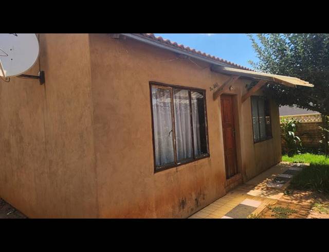 2 BEDROOM HOUSE FOR SALE IN DAVEYTON CENTRAL